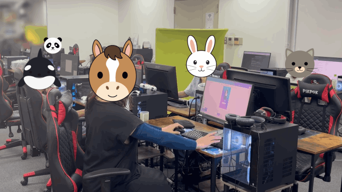 支援(ホワイトボードでの打ち合わせ中)の様子